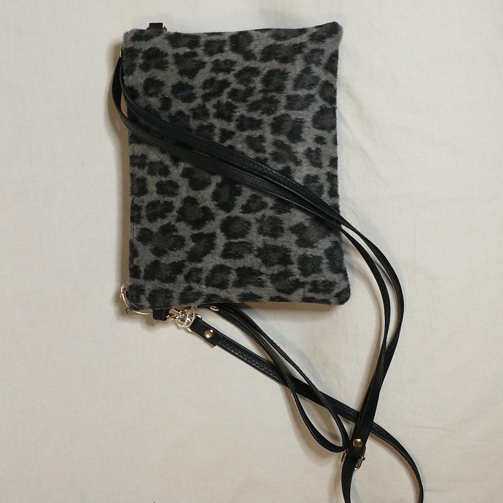 👜 Be Clever Leopard Crossbody Bag